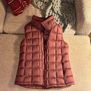 AK Burton Rose Down quilted Vest like new